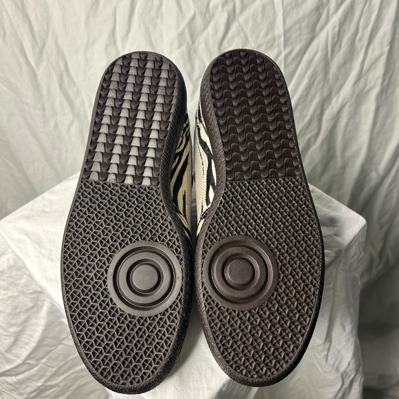 ALOHAS Zebra Sneakers - Picture 9 of 12